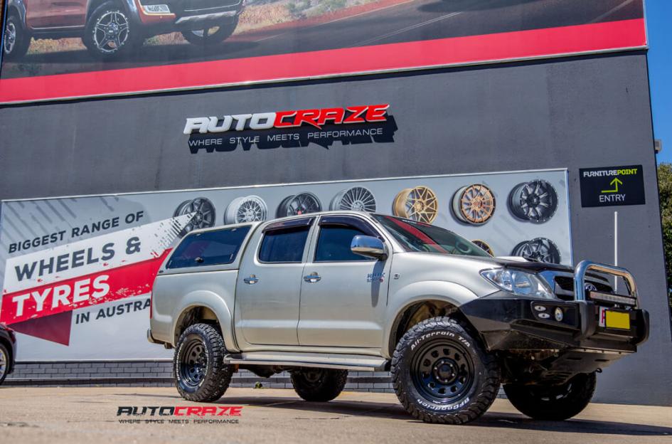 TOYOTA HILUX N70 4WD D HOLE BLACK
